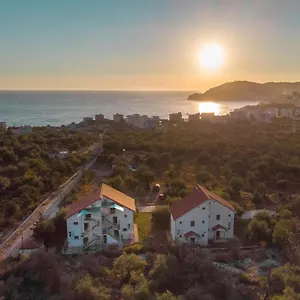 Gasthuis Aria, Himare